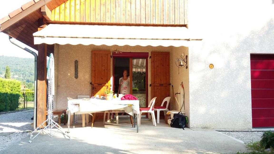 Vue Sur Les Montagnes Dans Maison Au Calme Saint-Joseph-de-Riviere المظهر الخارجي الصورة